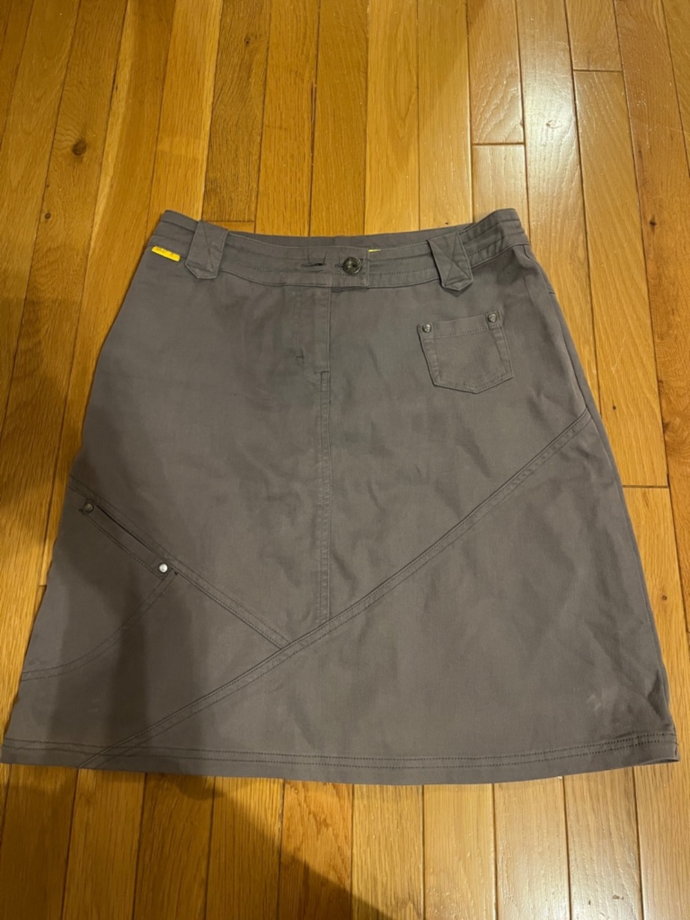 Lolë grey skirt